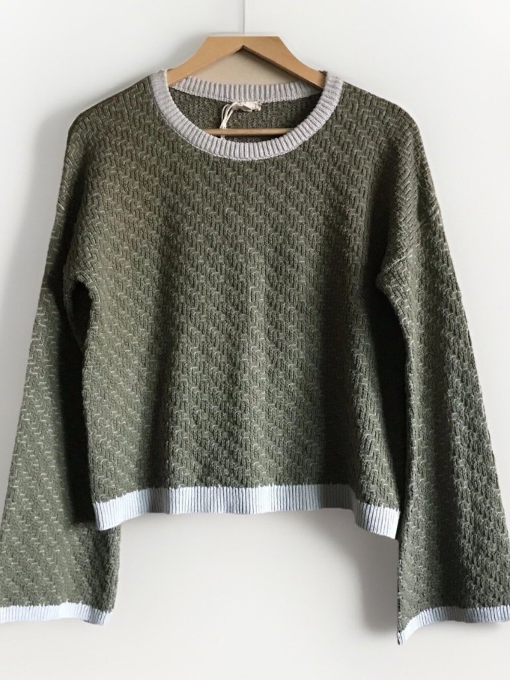Hem & Thread Olive Green Textured Cropped Sweater with Gray‎ Trim Size Small